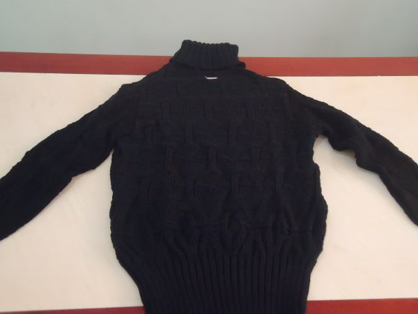 MINI VESTI EM LÃ, PRETA ESTILO CACHARREL, TAM: ÚNICO