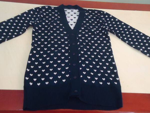 CASAQUINHO AZUL MARINHO C/ CORAÇÕES BRANCO, TAM: ÚNICO